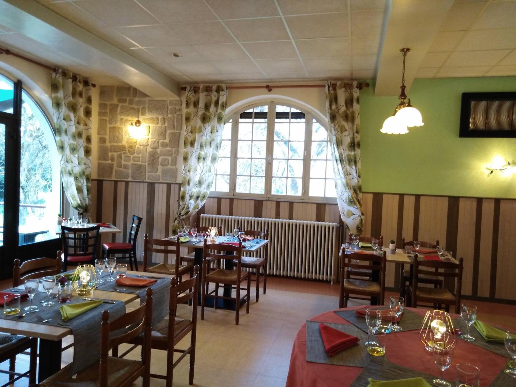Hotel Du Pont Et Restaurant A Grolejac Groléjac Exterior foto